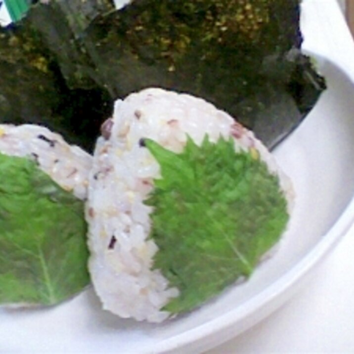 シソの葉むすび レシピ 作り方 By はぎっち 楽天レシピ シソの葉むすび レシピ 作り方 By はぎっち 楽天レシピ